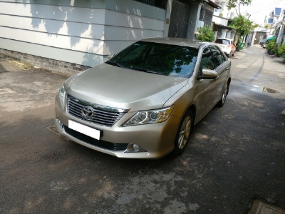 Cần bán xe Toyota Camry 2.5Q 2014 số tự động màu nâu vàng biển số tp
