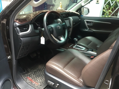 Cần bán xe Toyota Fortuner 2017 máy xăng số tự động màu cánh dán