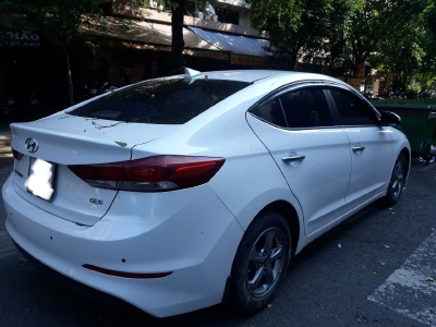 Bán Elantra 1.6MT 2018, màu trắng, đúng chất, giá TL, hổ trợ góp