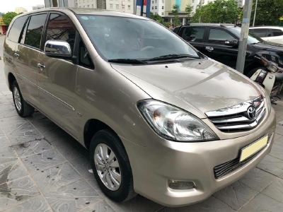 Gia đình cần bán Innova 2010 V, tự động, màu vàng cát, còn đẹp như mới,