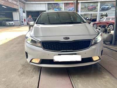 Bán Cerato 2.0AT 2018, màu trắng, siêu lướt, lên nhiều đồ chơi, giá TL