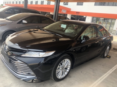 Camry 2.5q Màu Đen Giao Ngay