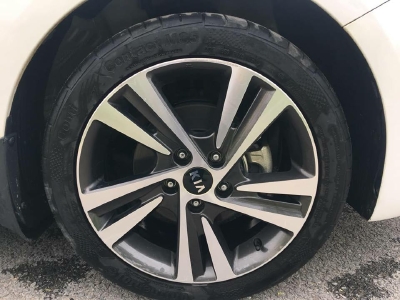 Bán Kia Cerato 8/2018 tự động màu trắng xe rất tuyệt