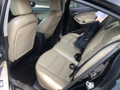 Bán Kia Cerato 1.6AT màu đen VIP số tự động sản xuất 2017 đi 30.000km
