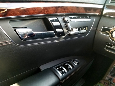 Cần bán xe Mercedes S400 model 2012 màu đen động cơ xăng điện