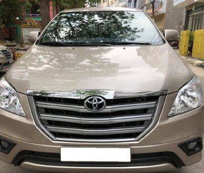 Gia đình cần bán xe Innova 2015, số sàn, màu vàng cát, zin cọp.