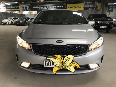 Kia Cerato 2018 Số sàn màu bạc bản đủ