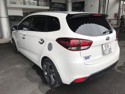 Bán Kia Rondo GMT 2.0 máy xăng số sàn màu trắng sản xuất 2017 mẫu mới
