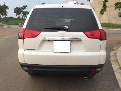 Cần bán xe Mitsubishi Pazero 2017 at xăng 3.0 màu Trắng