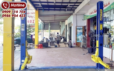 Cầu nâng 2 trụ thang ngang nằm phía dưới cóc giật 2 bên