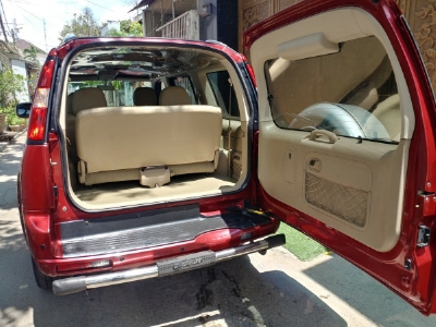 Bán Ford Everest Đỏ 2010 đk 2011 tự động máy dầu rất mới