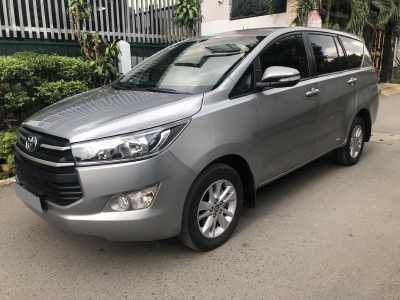 Toyota Innova 2018 số sàn màu Bạc