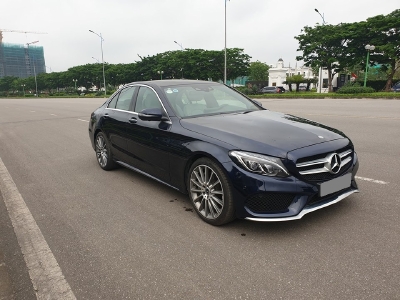 Bán Mercedes C300 AMG 2018 xanh đen cực kỳ sang trọng.