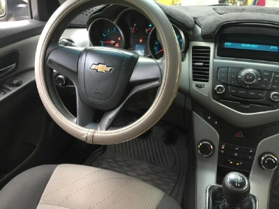 Cruze 2010, số sàn, màu vàng cát, gia đình sử dụng.