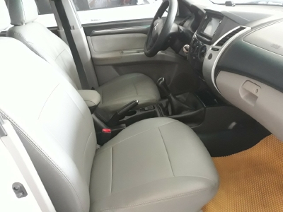 Mitsubishi Pajero Sport 2016 Số sàn Máy Dầu màu trắng