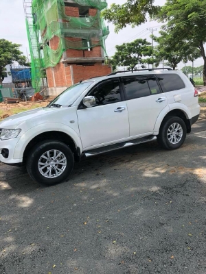 Mitsubishi Pajero sport 2016 số sàn máy dầu, màu trắng