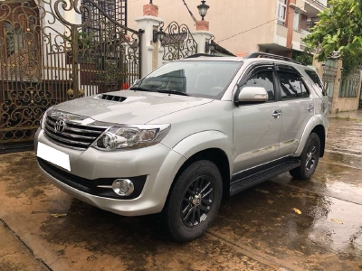 Bán Xe Fortuner màu bạc  2015 máy dầu xe chính chủ. Xe mình đi kỹ