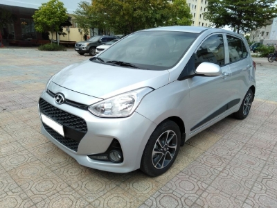 Bán Hyundai I10 số sàn 1.2 Hatchback 2018 màu bạc đẹp như mới.