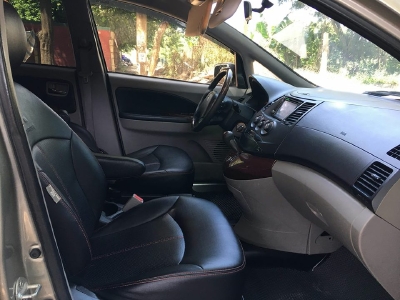 Cần bán xe Mitsubishi Grandis 2007 số tự động màu xám
