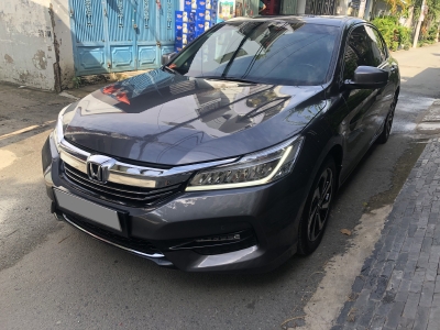 Bán Honda Accord 2019 tự động full màu xám chính chủ.