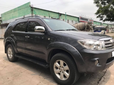 Cần bán xe Fortuner 2009, số sàn, máy dầu, màu xám gia đình sử dụng