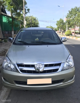 Cần bán Innova 2007, bản G, số sàn, màu bạc gia đình sử dụng