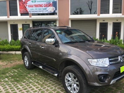 Gia đình cần bán Pazero 2017, số tự động, máy xăng, màu xám