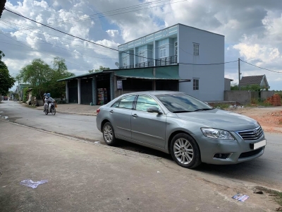 Nhà kẹt tiền bán Toyota Camry 3.5q 2010 số tự động bản full,