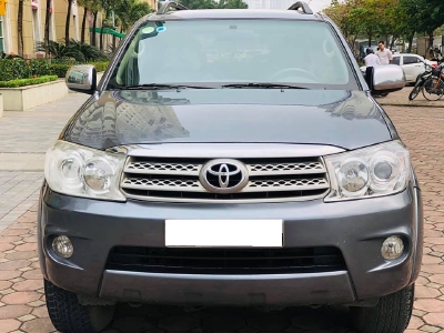 Bán Toyota Fortuner 2010 máy dầu Xám chì xe đi kỹ