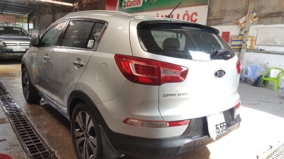 Hãng bán Kia Sportage 2 cầu 2010 đăng ký 2011, màu bạc, đúng chất, giá thương lượng