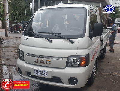 Xe tải 1 tấn máy dầu JAC X99 thùng dài 3m2 giá mềm.