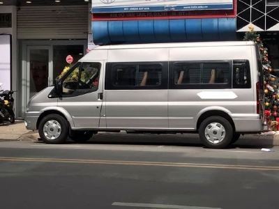 Kẹt tiền bán Xe Ford Transit 2015 dầu số sàn màu bạc