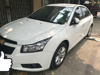 Cần bán Chevrolet Cruze 2016 số sàn màu trắng