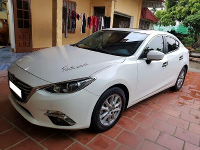 Cần bán xe Mazda 3 2017 số tự động màu trắng