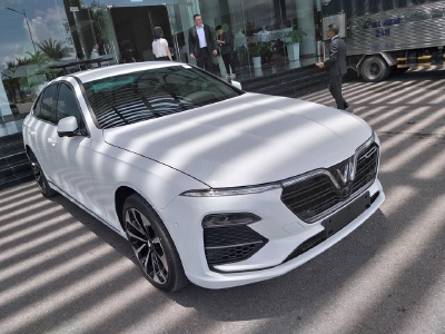 Giá xe VinFast Lux A 2.0 8/2019