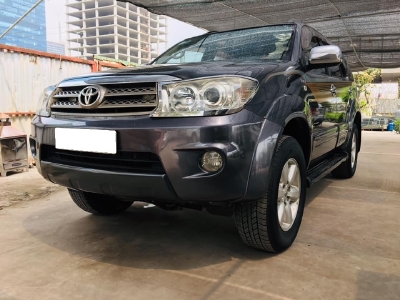 Cần bán xe cọp Fortuner 2010, số sàn, máy dầu, màu xám lông chuột