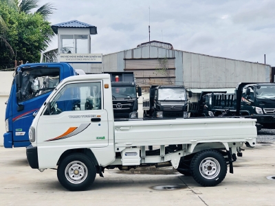 Cần bán xe tải Towner800 tải trọng 990kg thùng kín, thùng lững vào thành phố