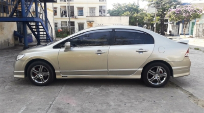Gia đình cần bán HONDA CIVIC 2008, số tự động 2.0, màu vàng cát.