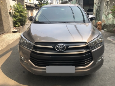 Bán nhanh Innova 2017 số sàn xe gia đình màu xám chính chủ.