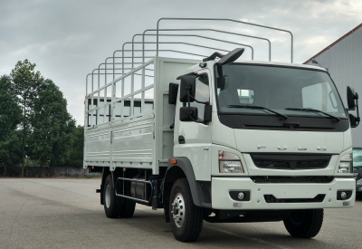 Xe tải Mitsubishi Fuso Canter10.4R-E4 tải trọng 5 tấn thùng mui bạt thùng kín,thùng dài 5,3 mét tại Hải Phòng