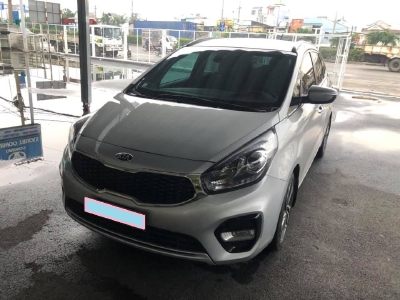 Cần bán xe Rondo 2017, số tự động, máy dầu, màu bạc,