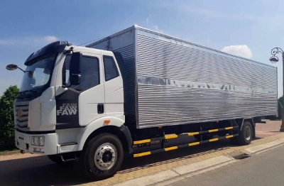 Xe tải faw 7 tấn 25 thùng kín thùng dài 9.7m đời 2019