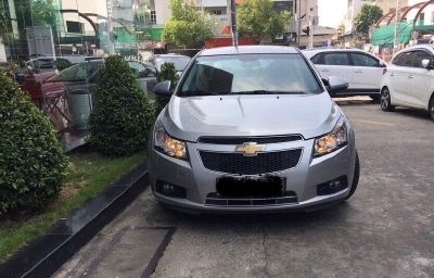 Càn bán xe Cruze 2015, số sàn, màu bạc, gia đình ít dùng