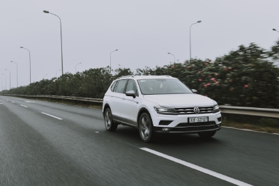 Tiguan Allspace thách thức mọi địa hình, xe nhập, Khuyến mãi tháng 4 lên đến 200 triệu
