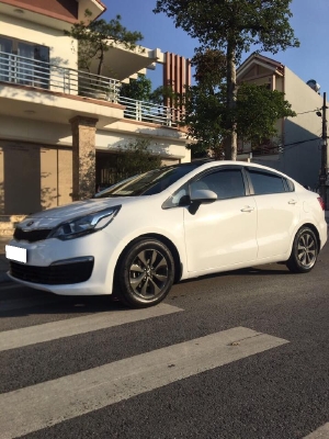 Gia đình cần bán Kia Rio 2015, số sàn, màu trắng