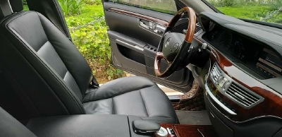 Cần bán Mercedes S300 2011, số tự động, màu đen