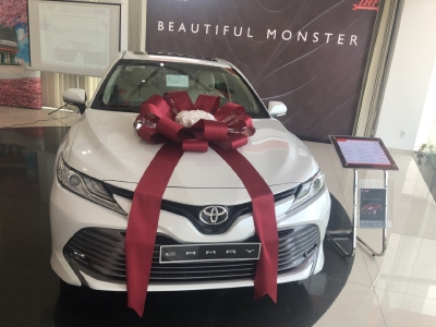Camry 2.5 màu trắng giao ngay NHẬP KHẨU THÁI LAN