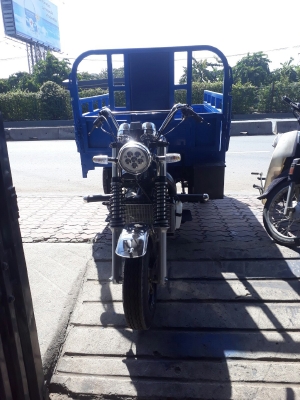 Xe ba bánh ba gác chở hàng
