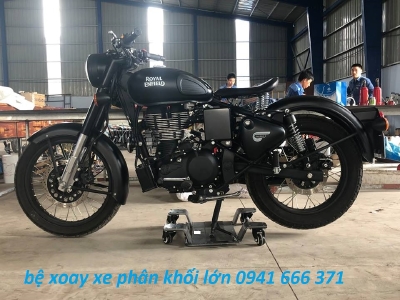 Bệ xoay xe máy trong nhà hẹp