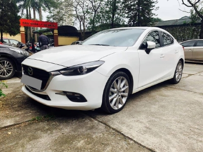 Bán Mazda 3 bản 2.0 fulloption 2018 tự động màu trắng  đi ít.